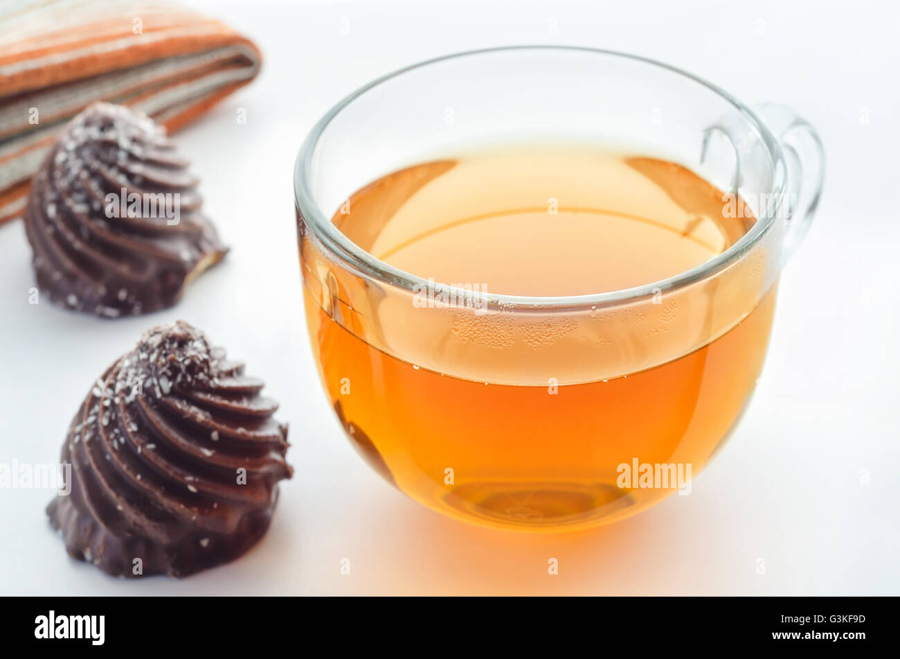 Tasse Tee und Schokolade Stockfoto