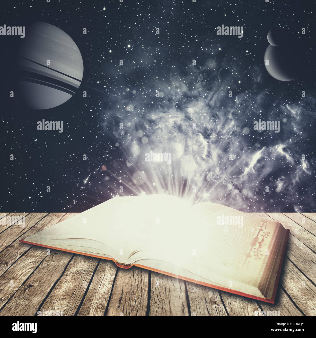 Bildung und Wissenschaft Abstrakt mit geöffneten Buch über Schreibtisch. NASA Bilder verwendet Stockfoto