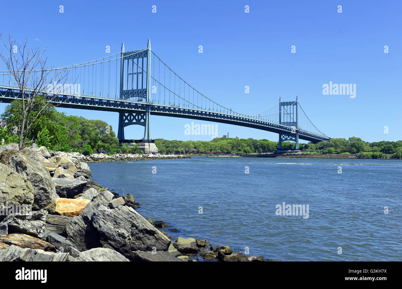 Die Triborough Bridge überspannt über Randalls Island, New York City Stockfoto