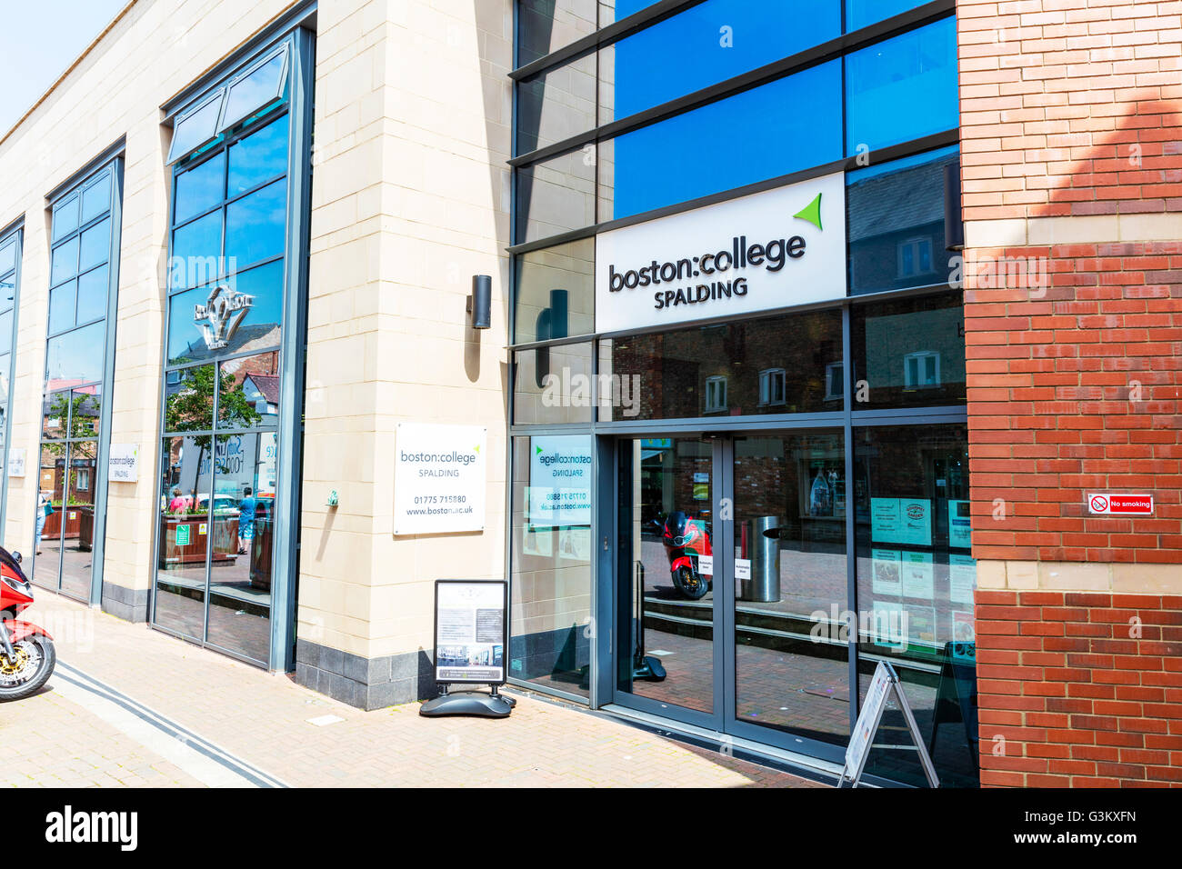 Boston College Spalding Stadt Lincolnshire UK Bildung unterzeichnet England Englisch lernen Gebäude Zeichen Stockfoto