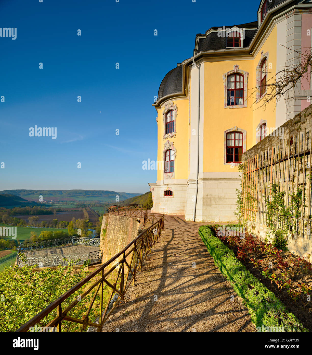 Rokoko Schloss, Blick auf Saaletal, Dornburg Burgen, Dornburg-Camburg, Thüringen, Deutschland Stockfoto