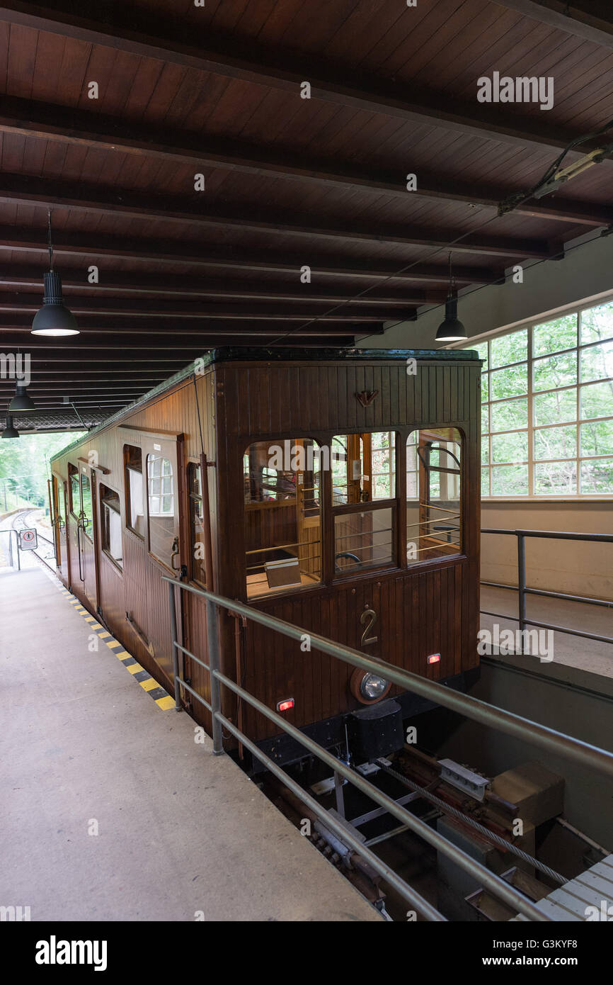 Hölzernen Wagen, historische Standseilbahn, Verbindung zwischen Südheim und Wald Friedhof, Stuttgart-Heslach, Stuttgart Stockfoto