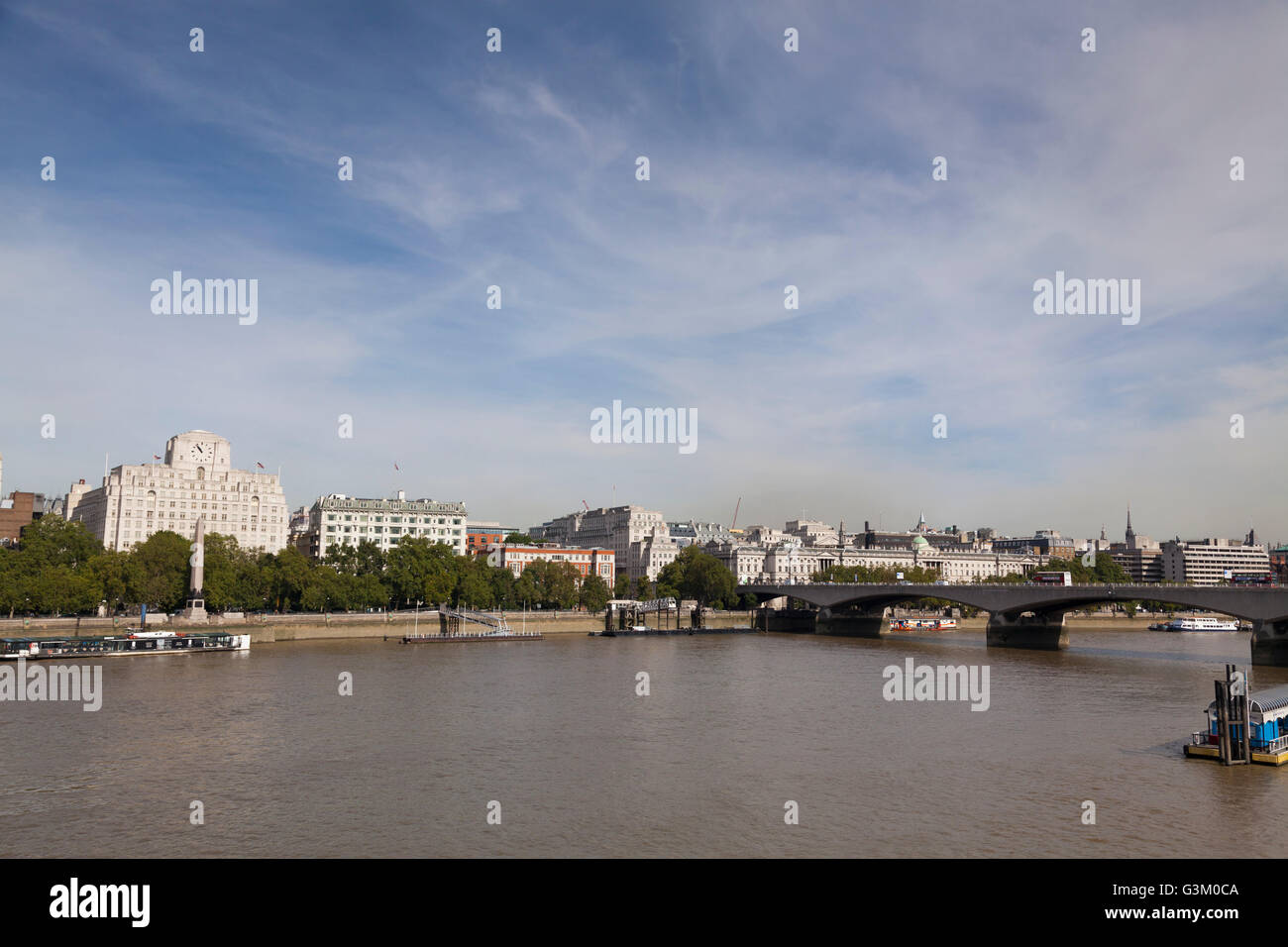Panorama von Shell Mex House und Waterloo Bridge über die Themse, London, England, Vereinigtes Königreich, Europa Stockfoto