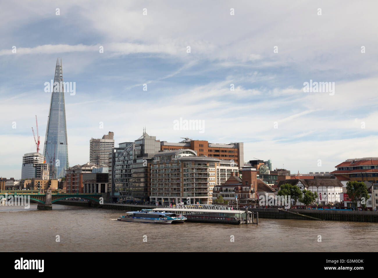 Die Scherbe und der ganzen Welt von der Millennium Bridge, London, England, Vereinigtes Königreich, Europa Stockfoto