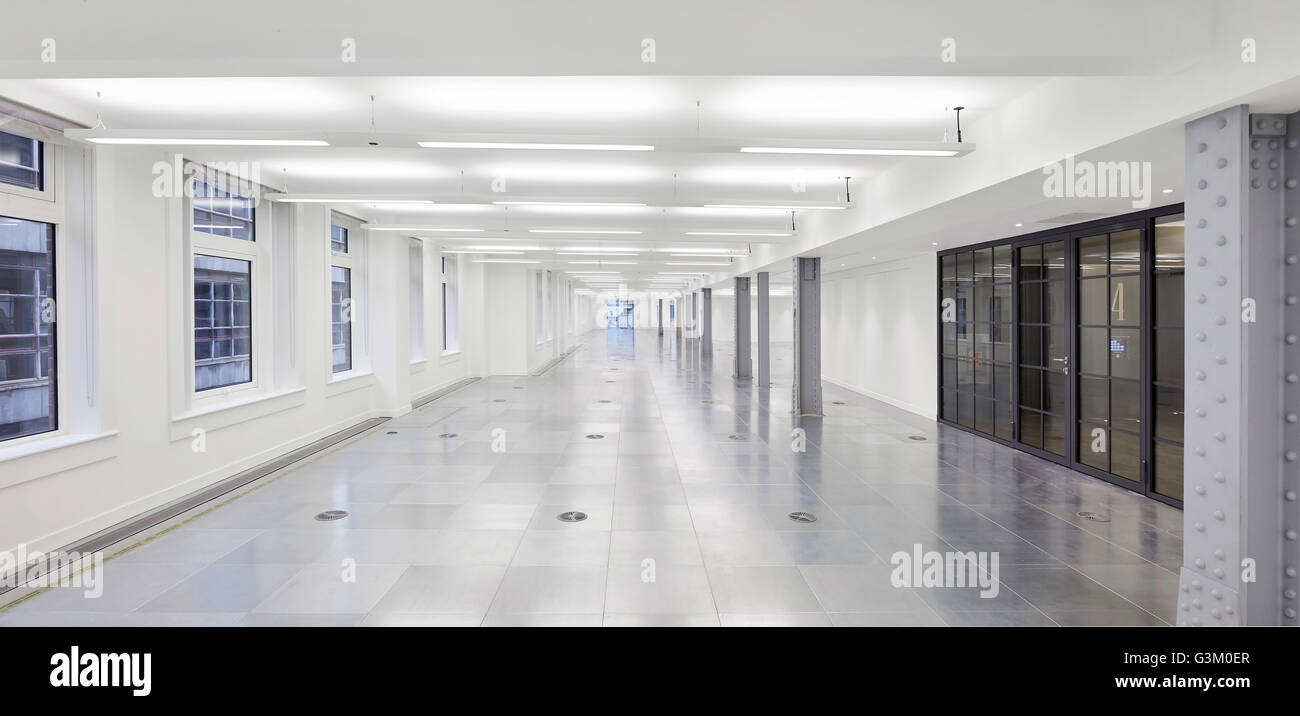 Panoramablick auf unmöbliert Floorplate. Bloomsbury Way, London, Vereinigtes Königreich. Architekt: BuckleyGrayYeoman, 2015. Stockfoto