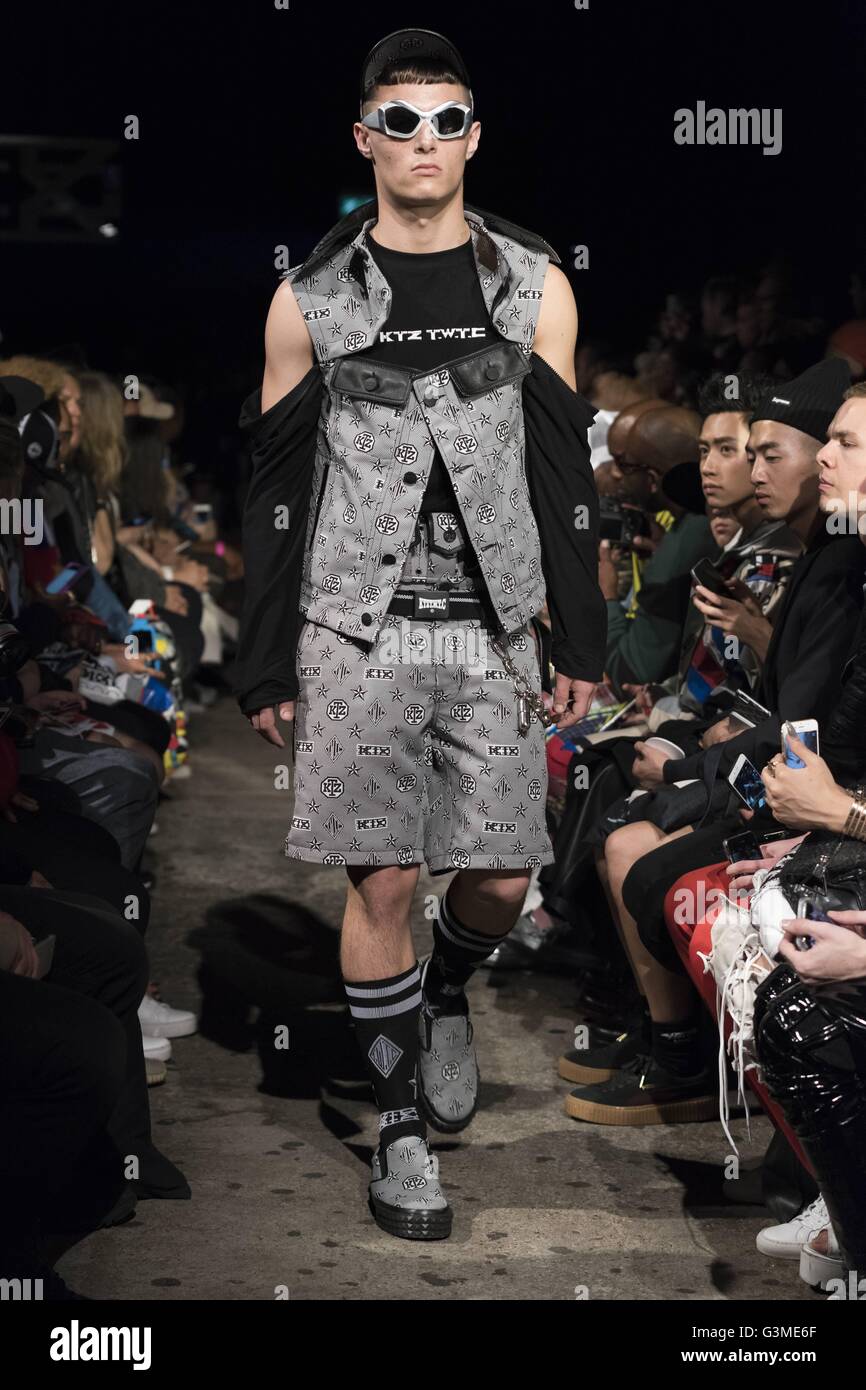 KTZ Start-und Landebahn am Londoner Sammlungen Männer SS17, LCM SS17. 06.12.2016 | weltweite Nutzung Stockfoto