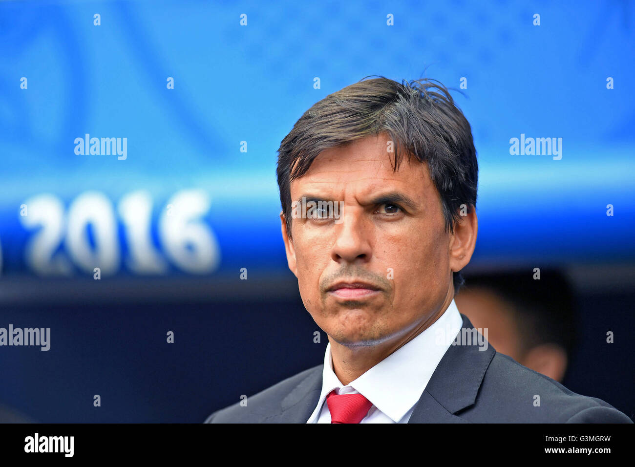 Euro 2016 - Wales V Slowakei: Wales-Manager Chris Coleman auf vor Kick off im Stadion Stade de Bordeaux in Bordeaux, Frankreich heute aussieht. Stockfoto