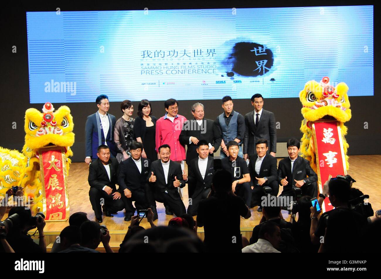 Shanghai, China. 13. Juni 2016. Jackie Chan und Eddie Peng besuchen die Eröffnungsfeier von Sammo Hung Studio in Shanghai, China am 13. Juni 2016. Bildnachweis: TopPhoto/Alamy Live-Nachrichten Stockfoto