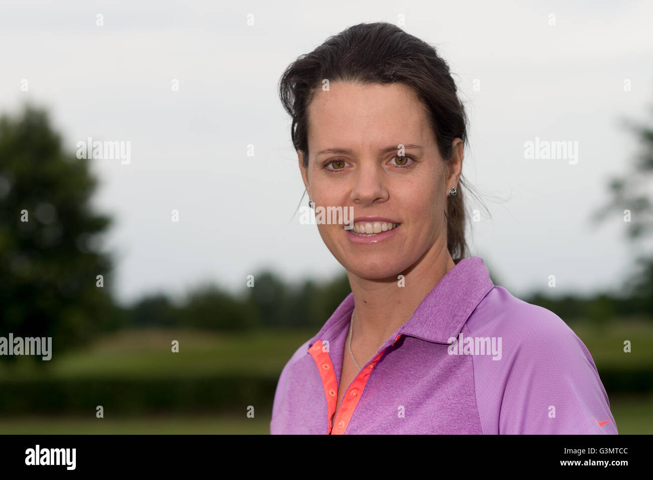 Miriam Nagl Golfspieler trainiert auf dem Golfplatz Stolper Heide in Stolpe, Deutschland, 12. Juni 2016. Foto: KLAUS-DIETMAR GABBERT/dpa Stockfoto