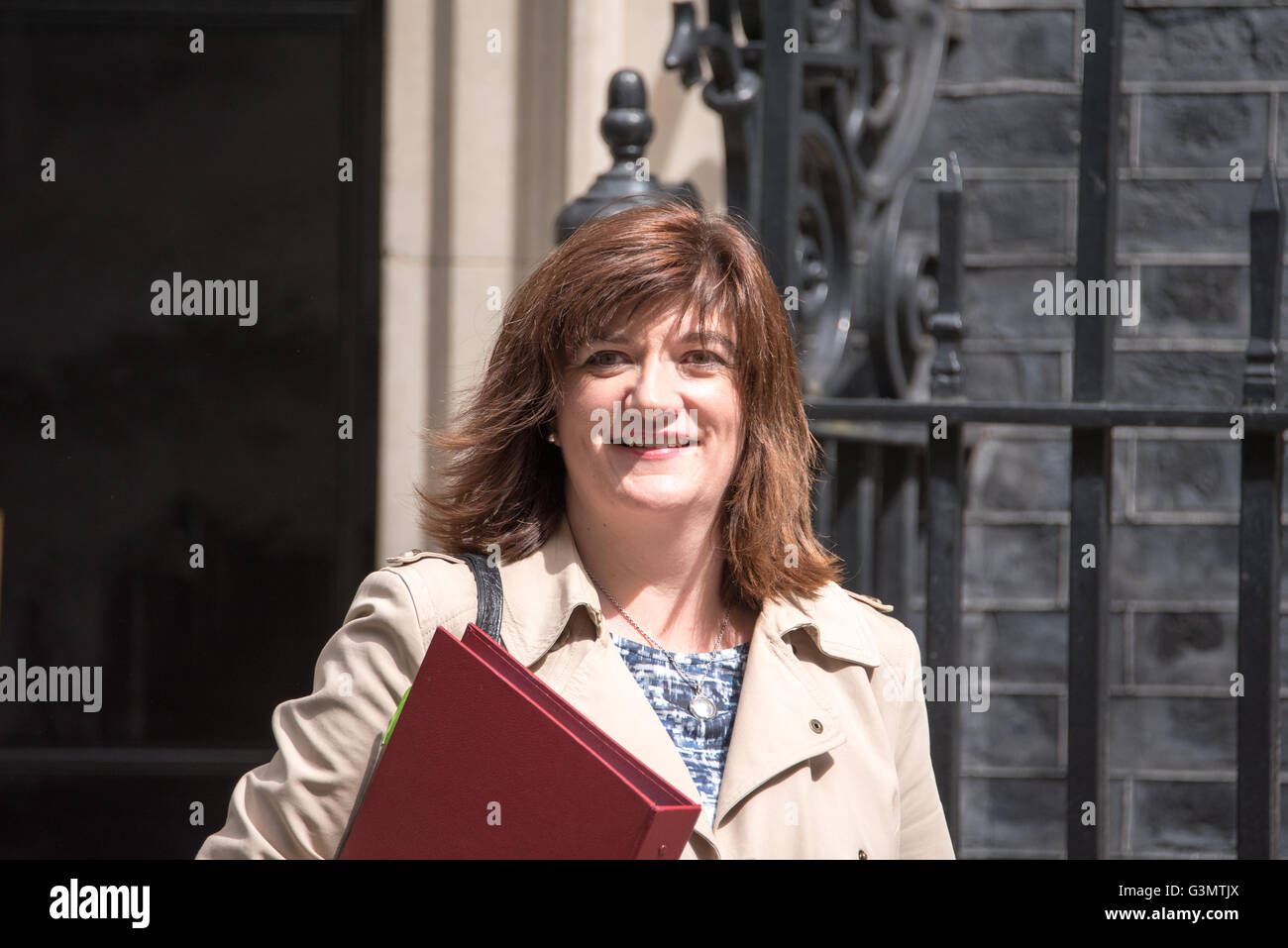 London, UK. 14. Juni 2016. Nicky Morgan, Ausbildung Sekretärin, Blätter 10 Downing Street Credit: Ian Davidson/Alamy Live News Stockfoto