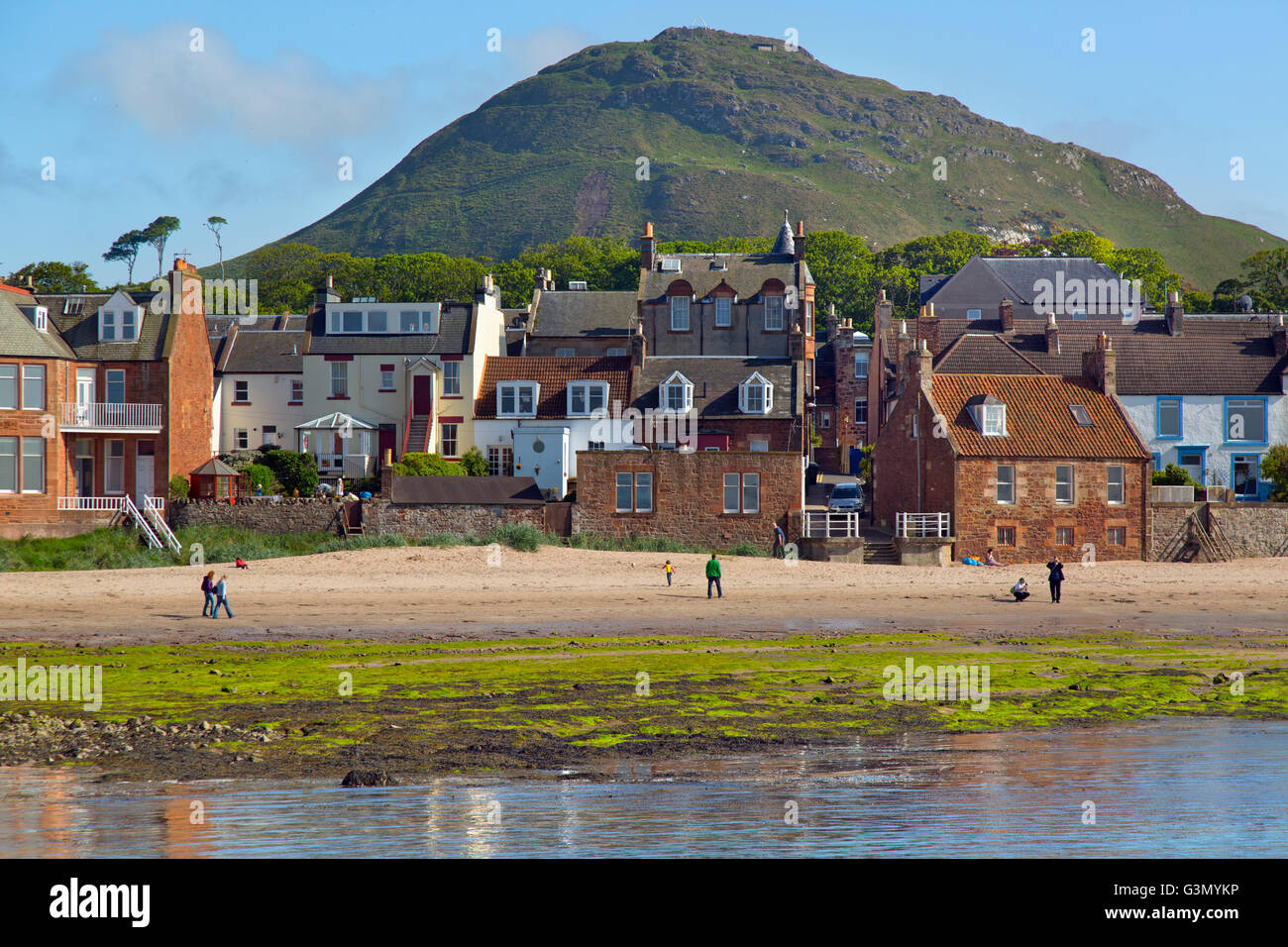 Das Resort von North Berwick und das Gesetz im Hintergrund auf Scotslands Ostküste Stockfoto
