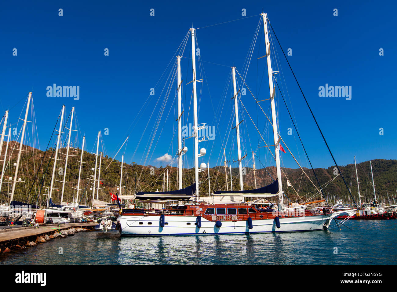 MARMARIS, Türkei - 15. September 2014: Yachten im Hafen Marmaris Mugla Provinz in der Türkei. Tour in 2013 mehr als 3 Mio. Stockfoto