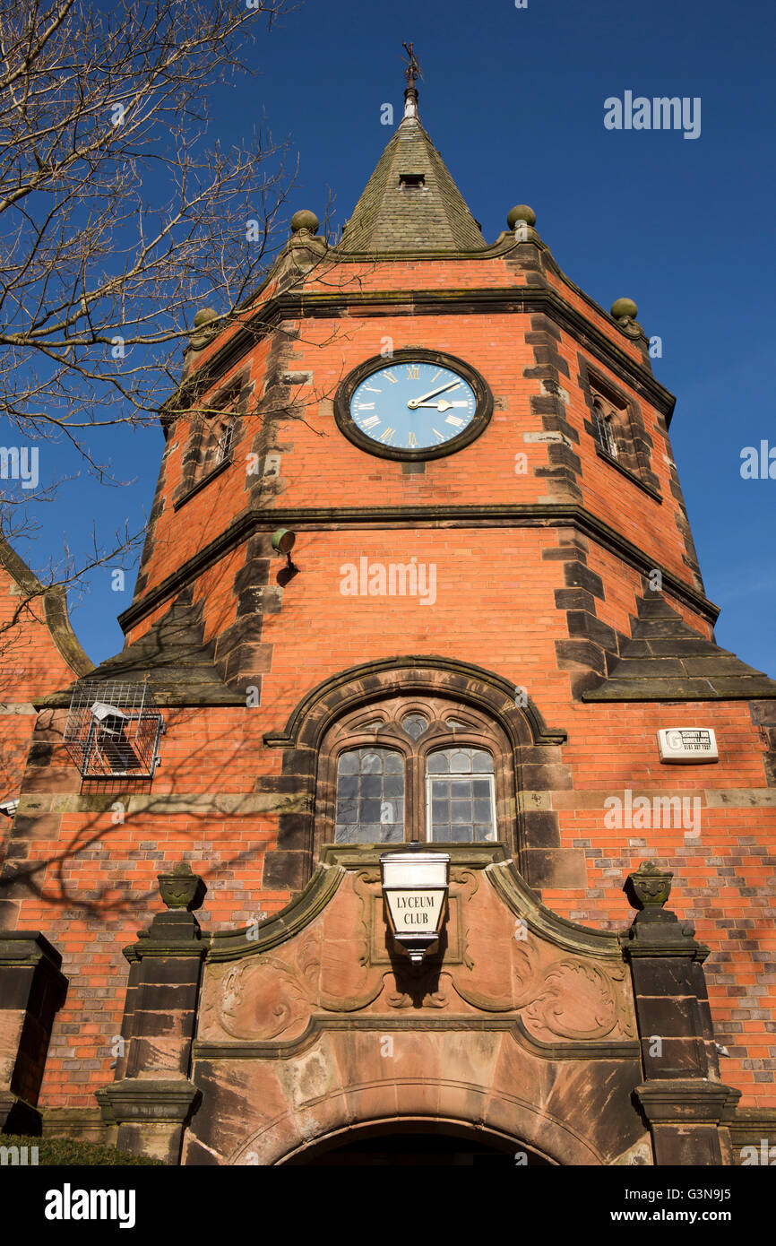 Großbritannien, England, Wirrall, Port Sunlight, Lyceum-Club Uhrturm, (ehemals Dorfschule) Stockfoto