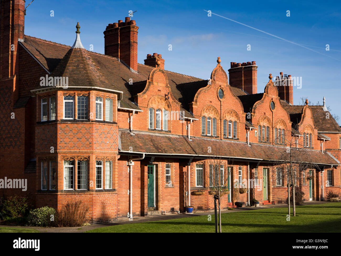 Großbritannien, England, Wirrall, Port Sunlight, Häuser mit flämischen Stil Giebel und Motiv dekorative Herz geformt Ziegel Stockfoto