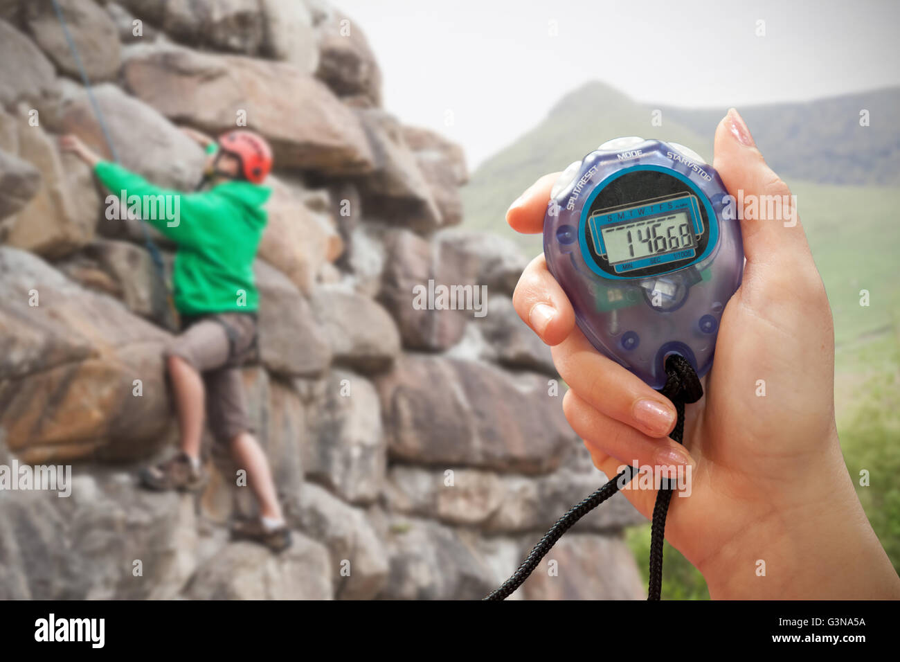 Zusammengesetztes Bild von einer Hand hält einen timer Stockfoto