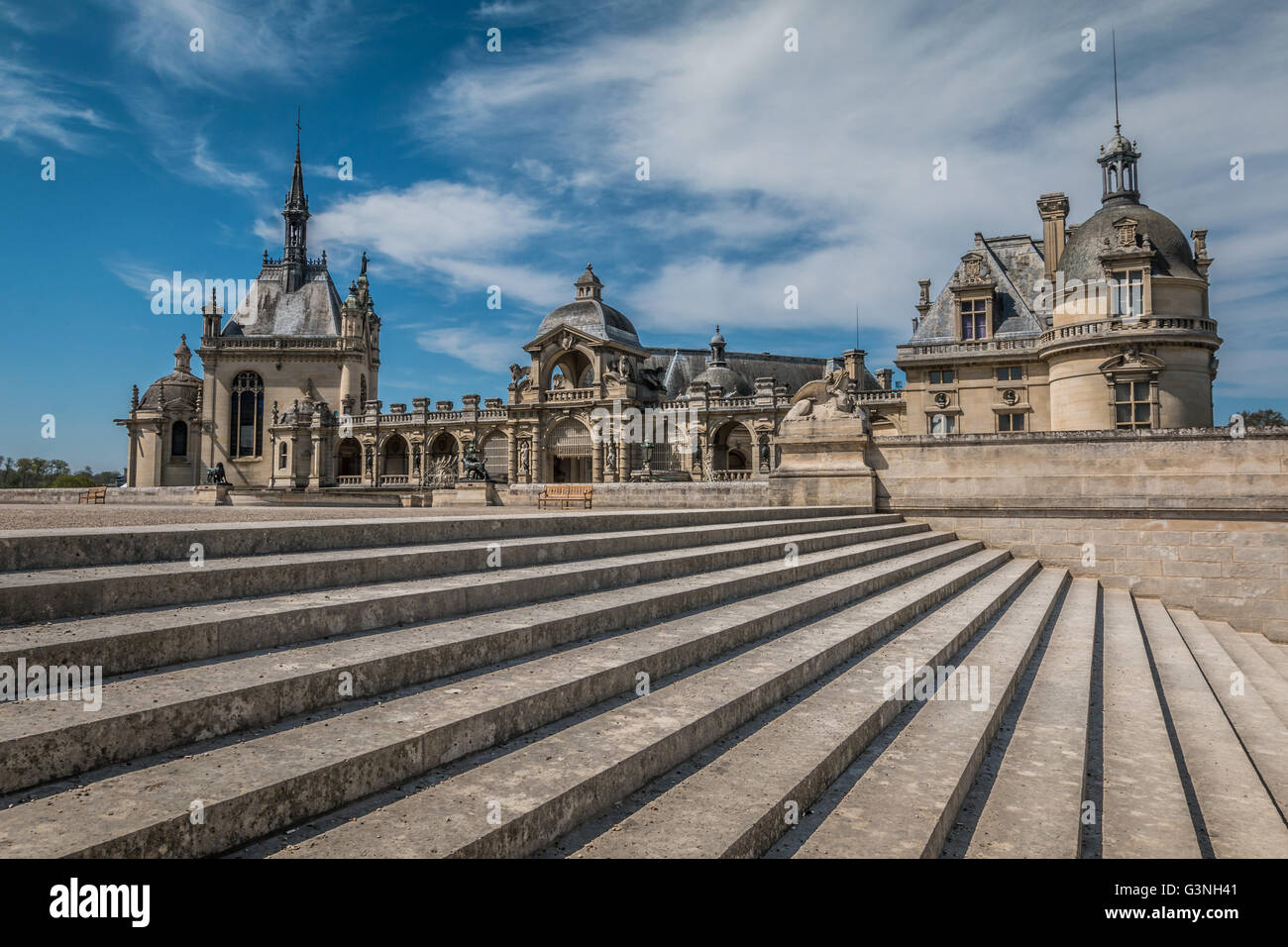 Eingang von Schloss Chantilly in Frankreich Stockfoto