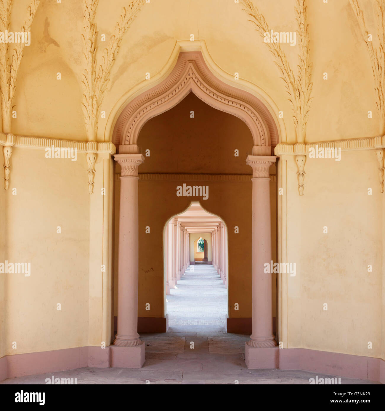 Colonnade garden Fotos und Bildmaterial in hoher Auflösung Alamy