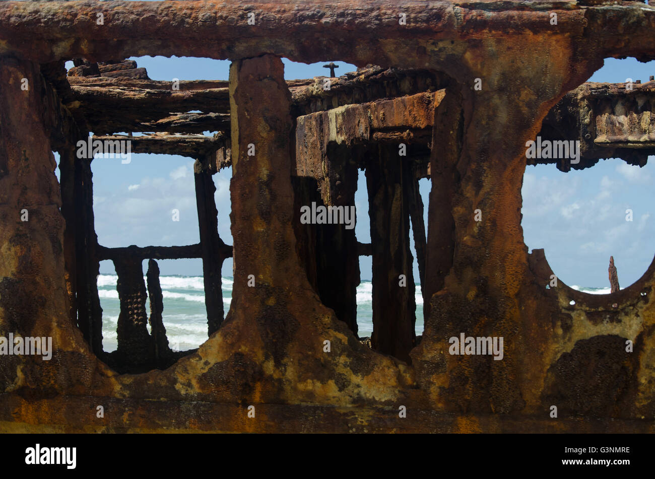 Details aus dem Inneren der SS Maheno Luxus Schiffbruch auf klar blauen Himmel Stockfoto