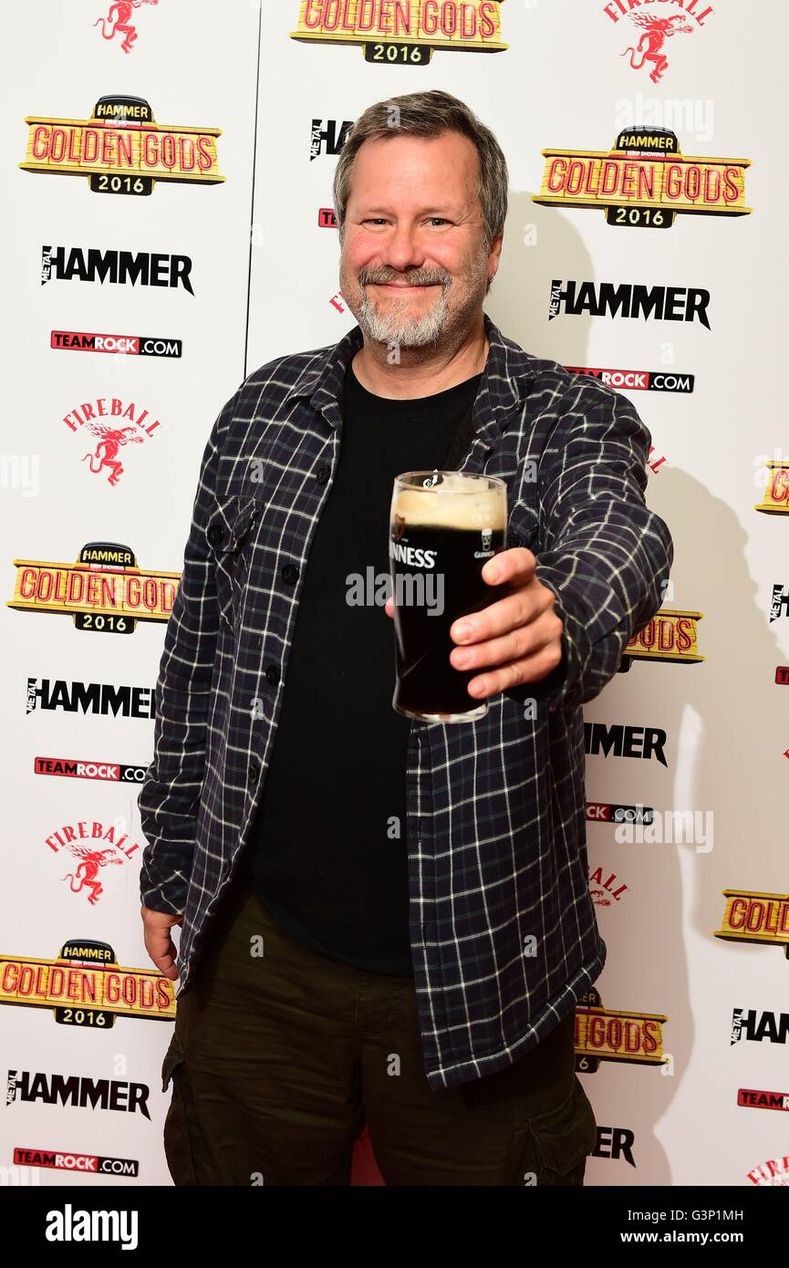 Billy Gould von Faith No More besucht Metal Hammer Golden Gods 2016 bei Eventim Apollo, London. Stockfoto