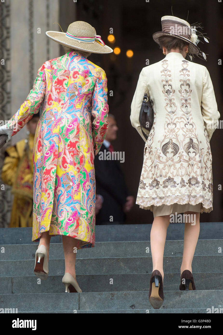 Prinzessin Alexandra und The Princess Royal, Teilnahme an HM The Queen 90. Geburtstag-Service von Thanksgiving in der St. Pauls Cathedral. Stockfoto