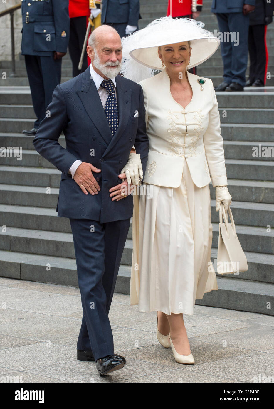 Prinz und Prinzessin Michael von Kent, die Teilnahme an HM The Queen 90. Geburtstag-Service von Thanksgiving in der St. Pauls Cathedral. Stockfoto