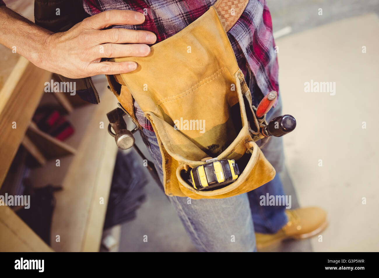 Tischler mit Werkzeuge Koffer Stockfoto