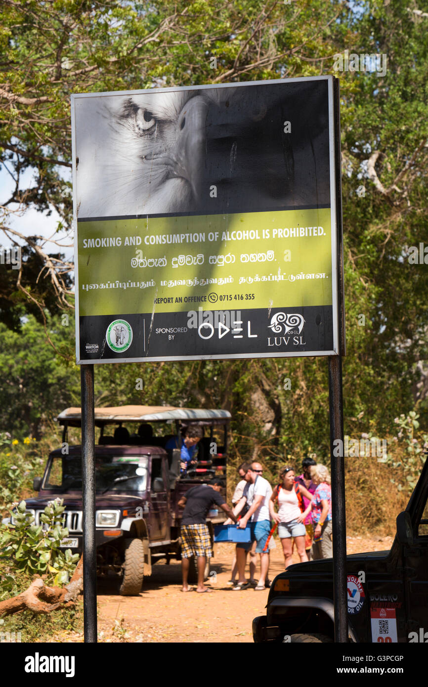 Sri Lanka, Yala-Nationalpark, Palatupana, Picknick-Bereich, zu unterzeichnen, Verbot von Alkohol und Zigaretten im park Stockfoto