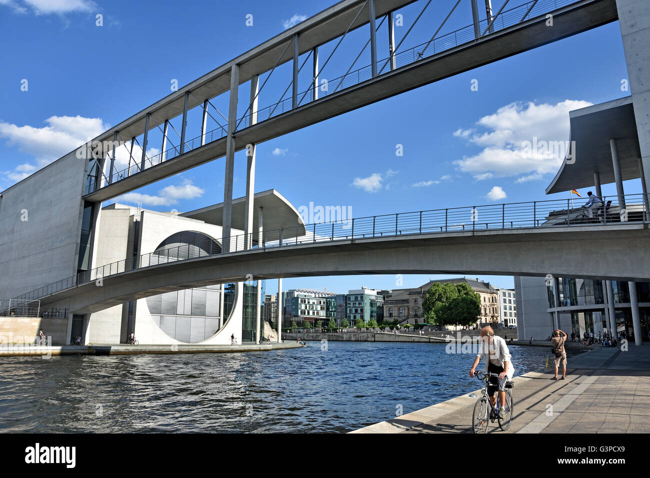 Die moderne Regierung Quartal Gebäude Komplex (Regierungsviertel) Fluss Spree Berlin Deutschland (Paul-Löbe-Haus des Bundestages Und Im Marie-Elisabeth-Lüders-Haus) Stockfoto