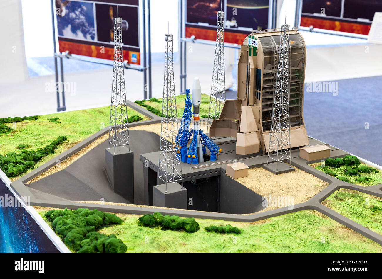 Layout "Rakete Sojus im Guiana Space Centre" an der kostenlosen Ausstellung Landschaft Stockfoto