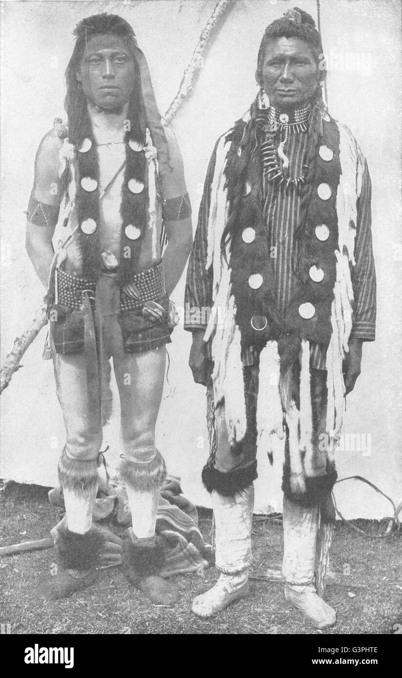 Kanada: Stoney Indians (Nakoda) tragen Rich Otter & Ermine Trophies, drucken 1907 Stockfoto