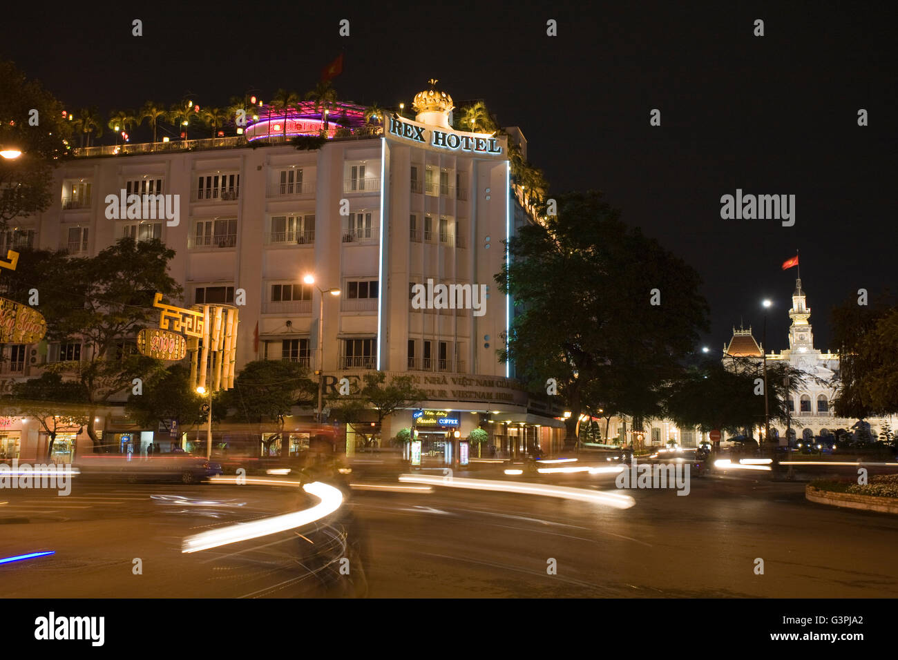 Rex Hotel bei Nacht, Saigon, Ho-Chi-Minh-Stadt, Vietnam, Südostasien Stockfoto