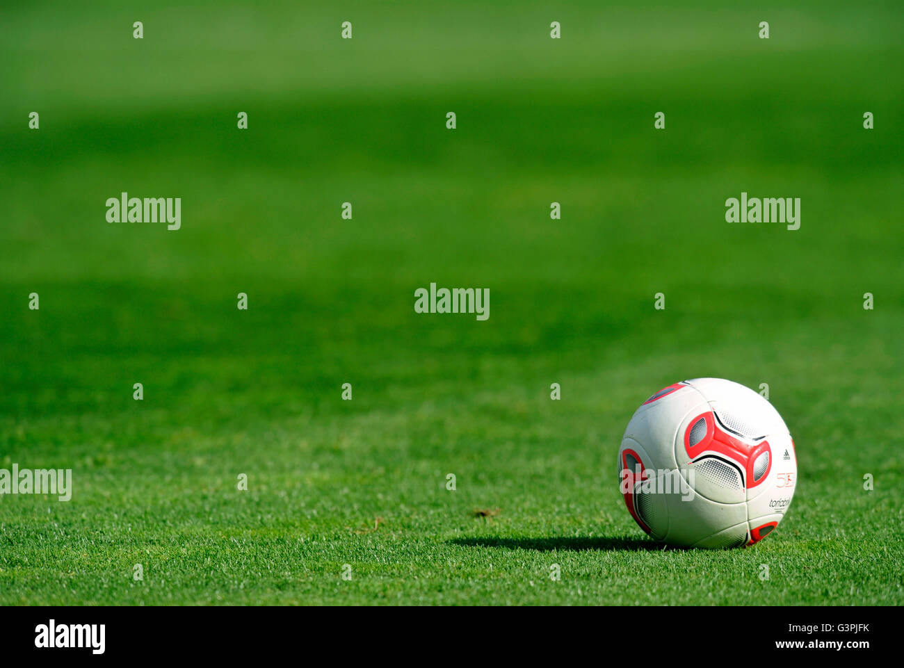 Adidas Torfabrik Ball, der deutschen Bundesliga-Ball der 50. Saison Stockfoto