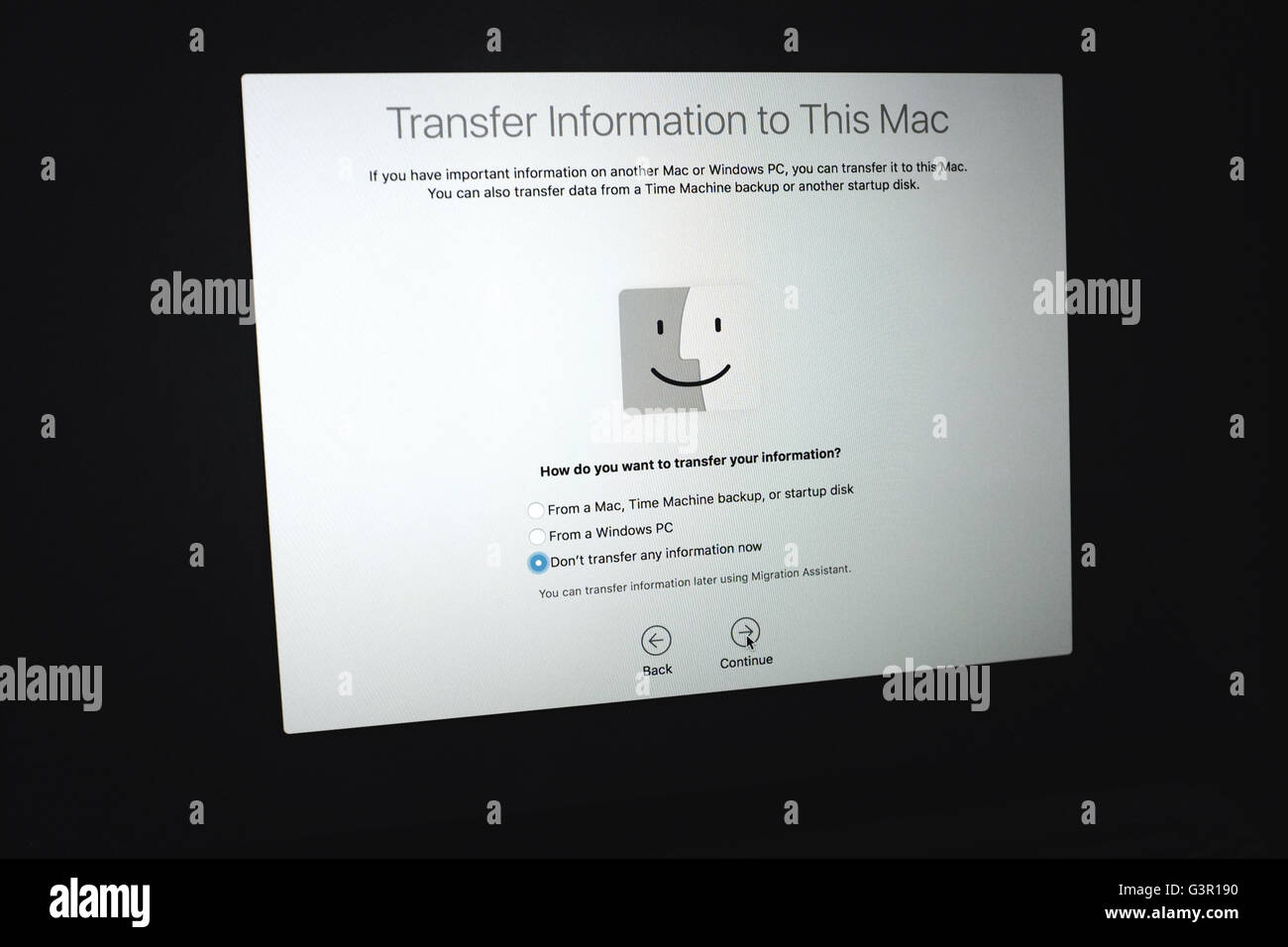 Der Transfer-Informationsseite angezeigt auf dem Bildschirm eines Apple MacBook Laptops bei Ersteinrichtung. Stockfoto