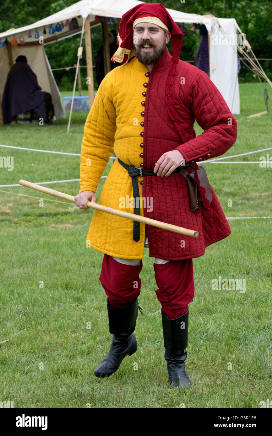 Mann in mittelalterlichen Kostümen im Upper Canada Village. Stockfoto