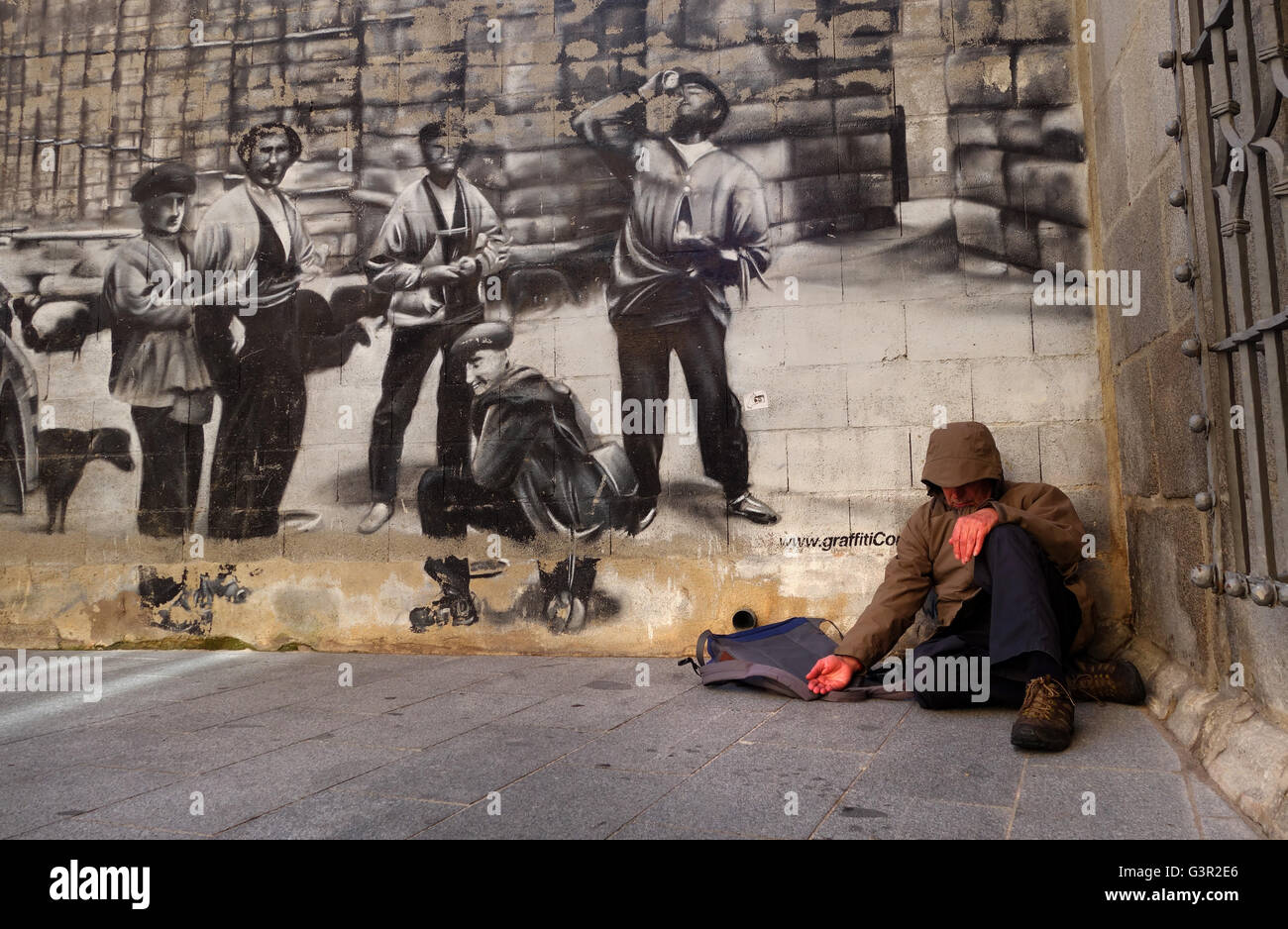 Mann betteln vor Straße Wandbild in Spanien Stockfoto