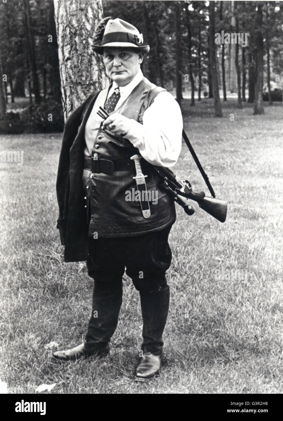 Hermann Goering (1893-1946), in voller Länge auf Carinhall, N. Preußen in Jagd Kleidung. Stockfoto
