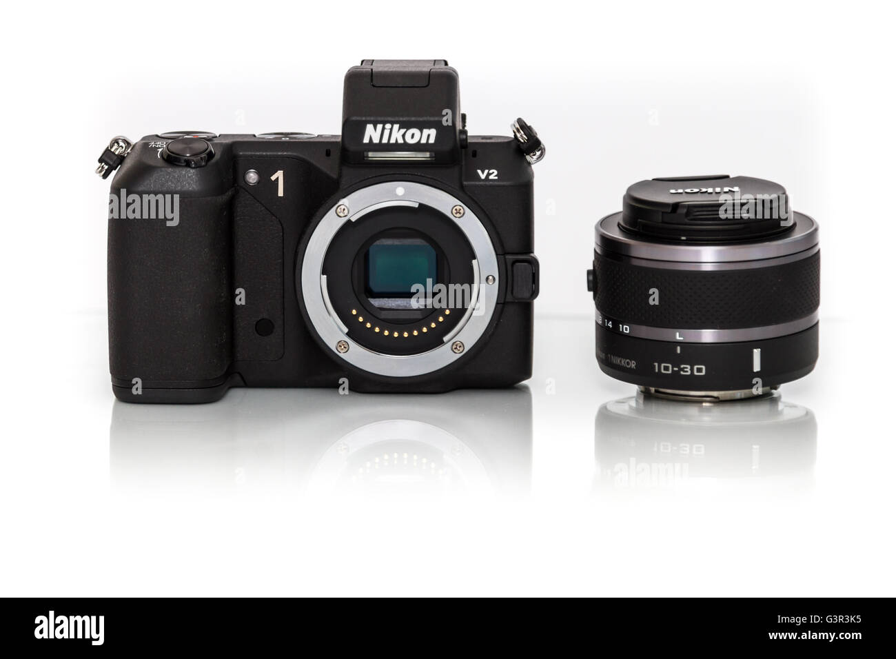 Ultra kleines Foto - Nikon 1 V2 kompakte spiegellose Kamera - System auf Lager Stockfoto