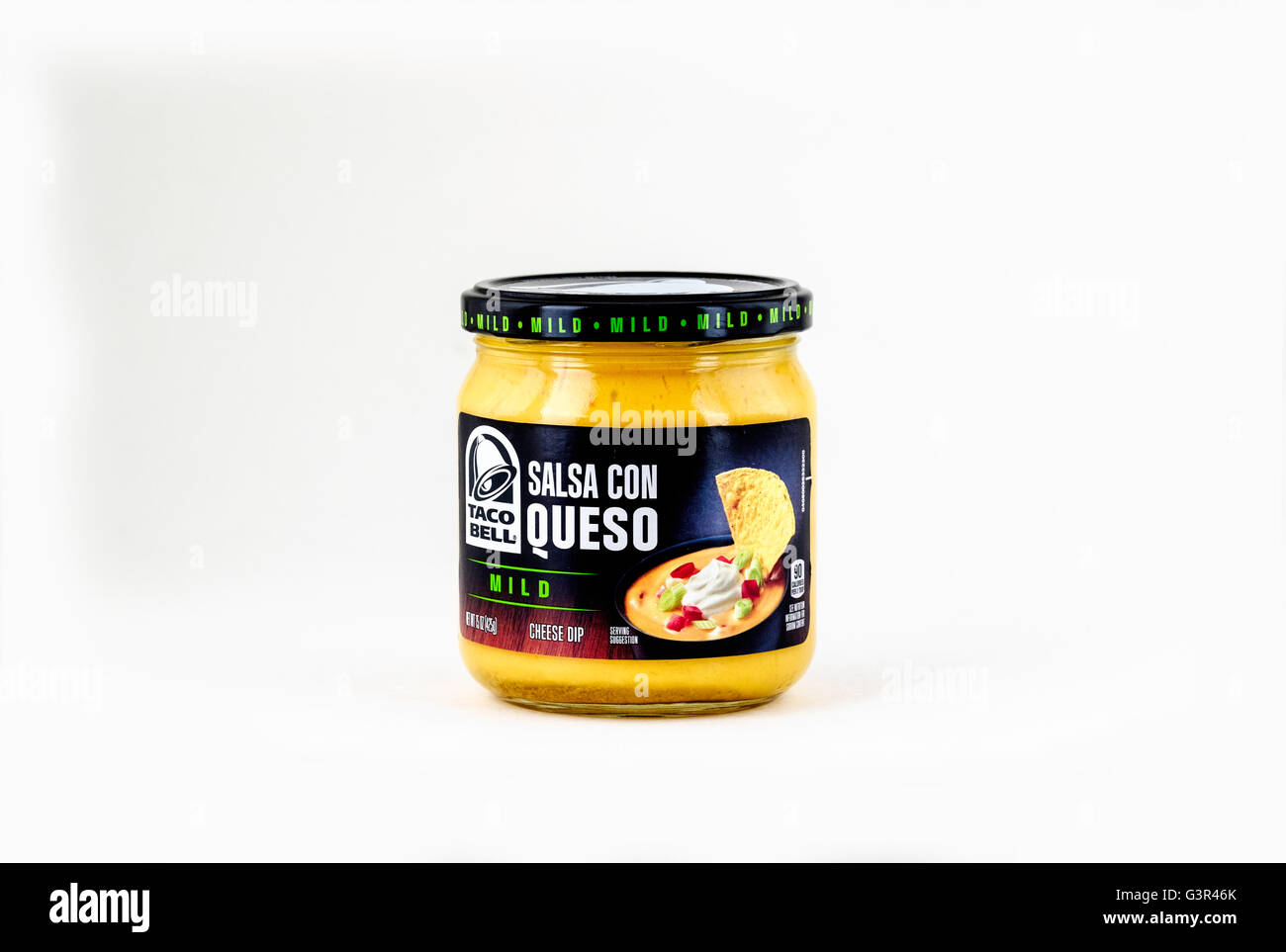 Ein Glas mit Taco Bell Salsa Con Queso, Dipp kitschig mexikanisch gewürzt. Ausschnitt, USA. Stockfoto