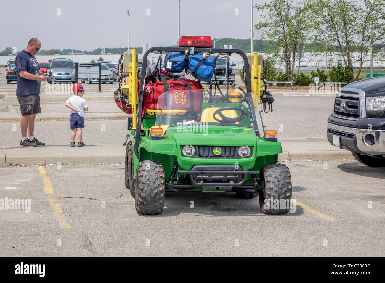 John Deere Gator ATV als Einsatzfahrzeug ein Feuerwehrleute innerhalb der Toyota Manufacturing Factory Woodstock Ontario Kanada Stockfoto