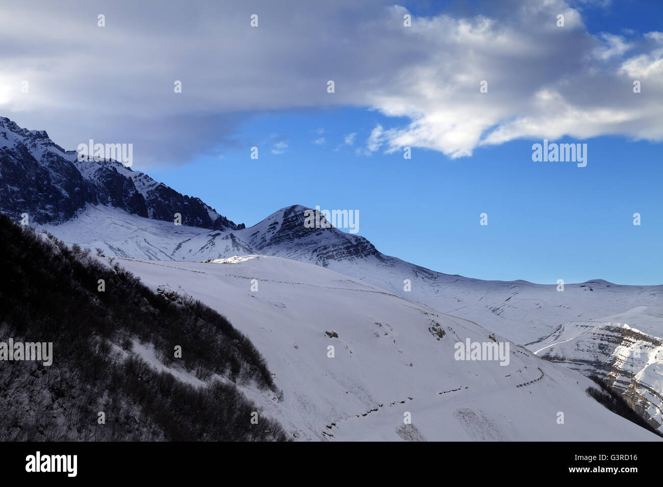 Winterberge abends Sonne. Großen Kaukasus, Mount Shahdagh. Qusar Rayon von Aserbaidschan. Stockfoto