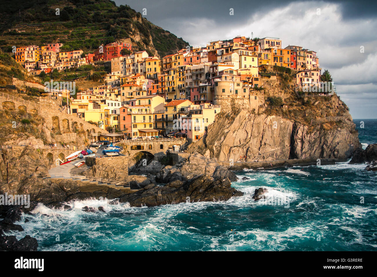 Schöne Stadt von Manarola, eines der berühmten Cinque Terre, Italien Stockfoto
