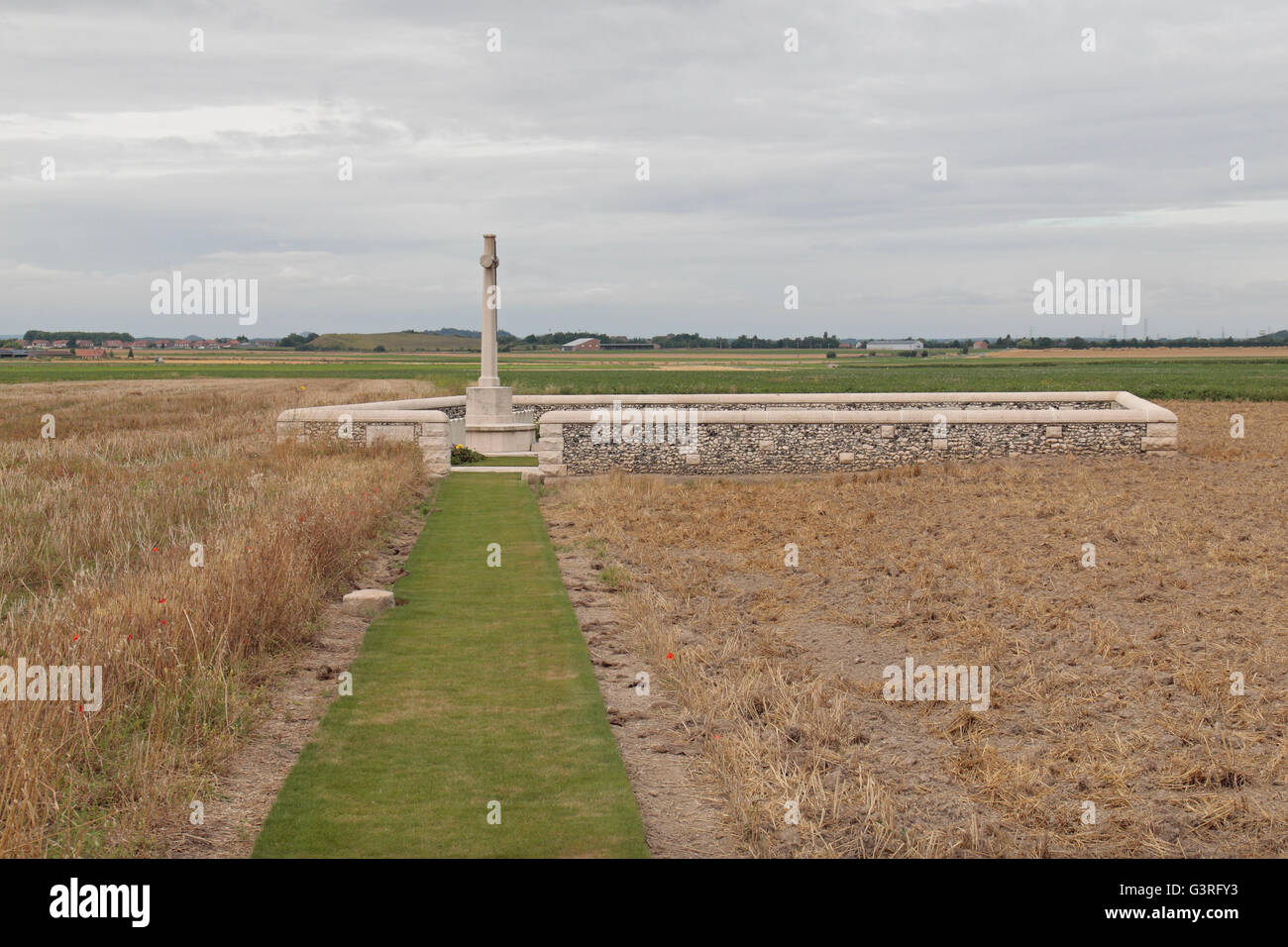 Weg zu der CWGC Ninth Avenue Friedhof, Haisnes, Pas-De-Calais, Frankreich. Stockfoto
