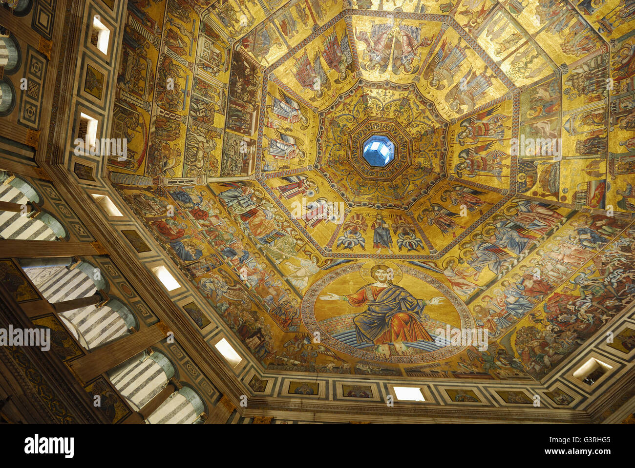 Mosaik-bedeckten Innenraum der achteckigen Kuppel. Florenz Baptisterium, auch bekannt als das Baptisterium des Heiligen Johannes Stockfoto