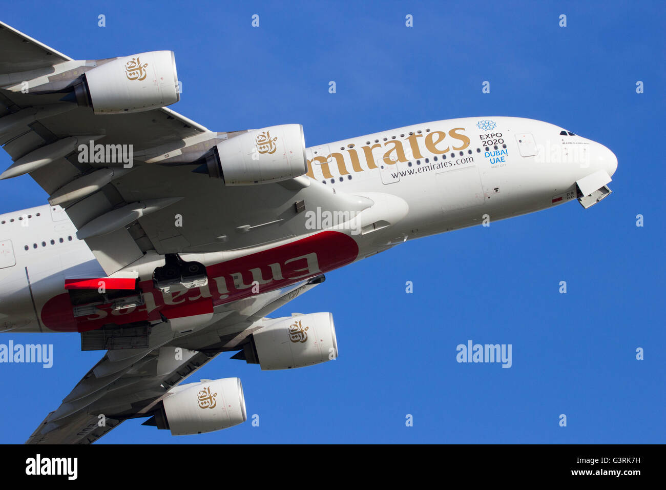 Emirates Airbus A380 nehmen Sie vom Flughafen Schiphol entfernt. Stockfoto