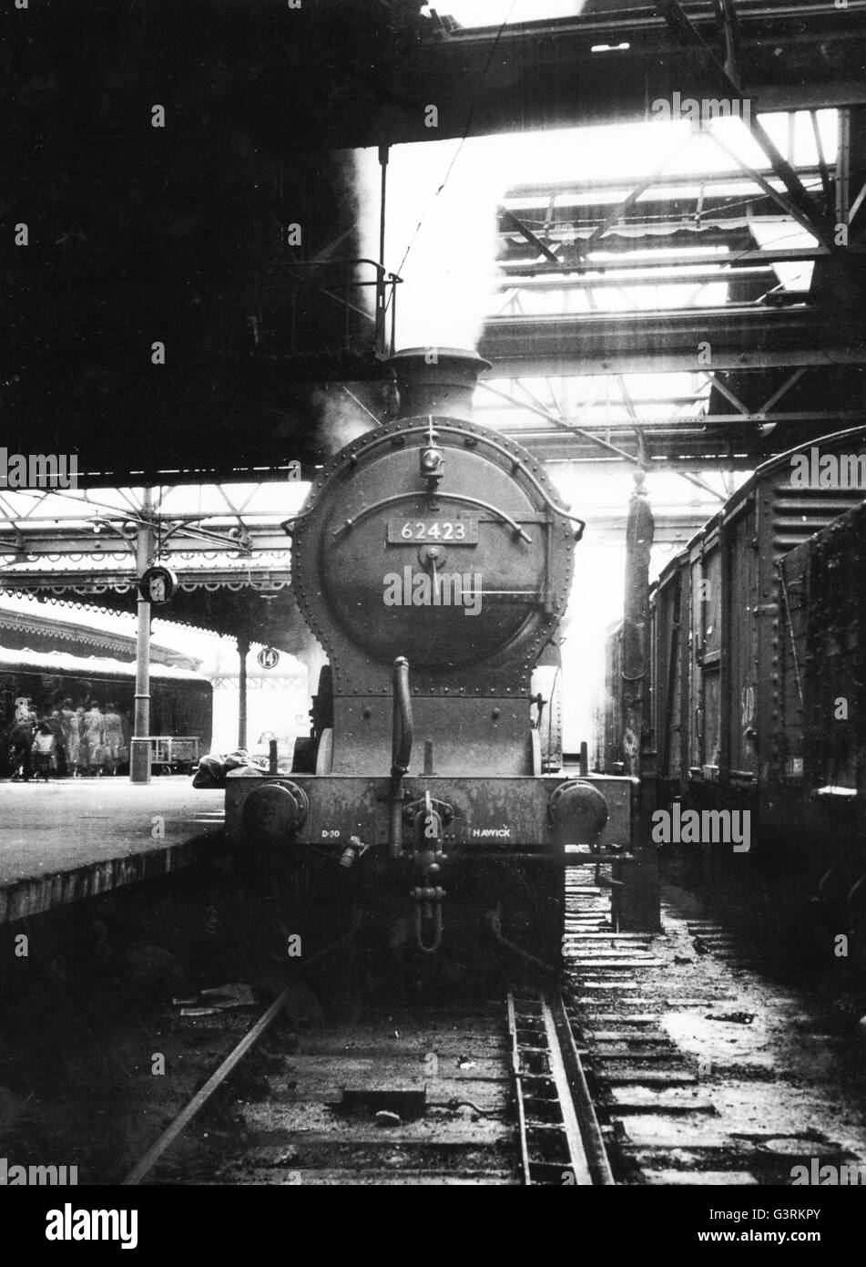 North British D30 SCOH Klasse 4-4-0 No 63423 "Dugald Dalgetty" mit einem Hawick Shedplate. Stockfoto