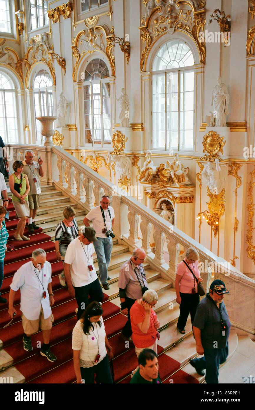 Sankt Petersburg in Russland. 18. C. Principal oder Jordanien Treppe des Winterpalais von Rastrelli. Hermitage Museum Eingang Stockfoto