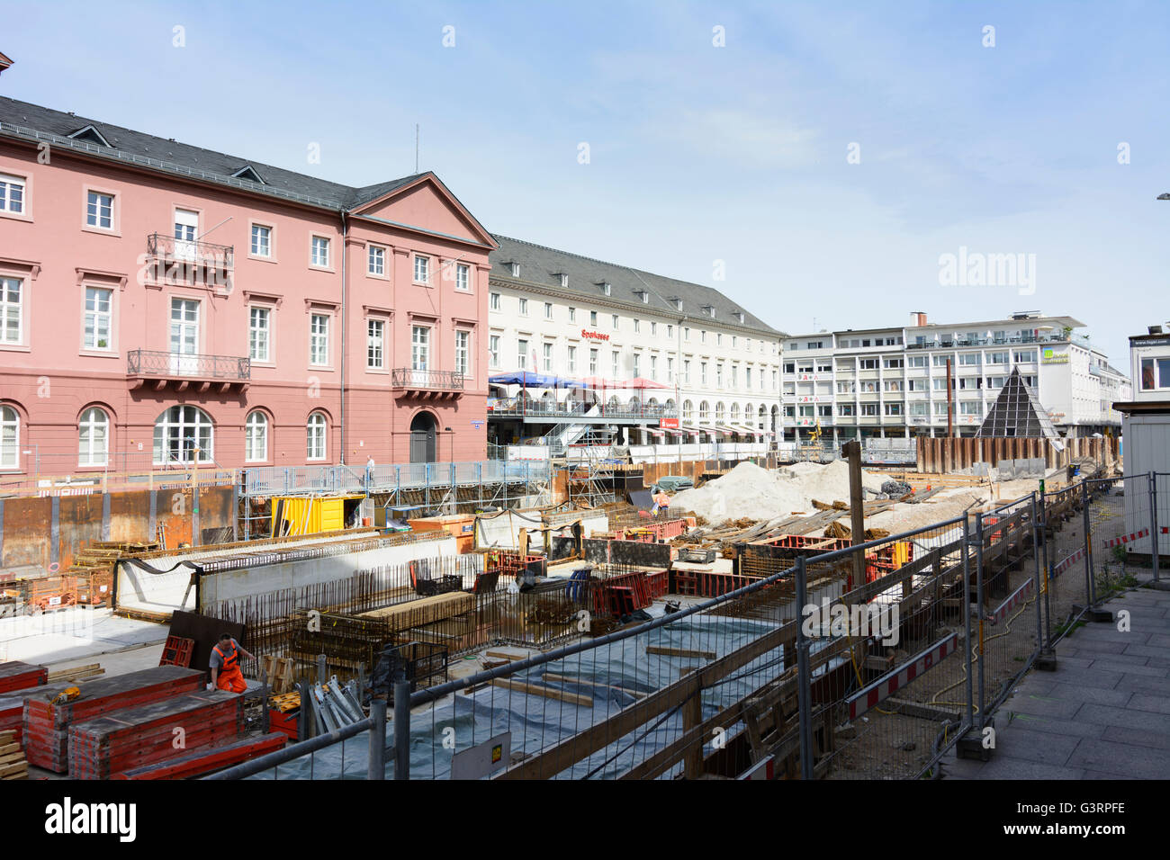 Bau des Lichts "kombinierte Lösung" Schiene auf dem Marktplatz, Karlsr, Kraichgau-Stromberg, Baden-Württemberg, Deutschland Stockfoto