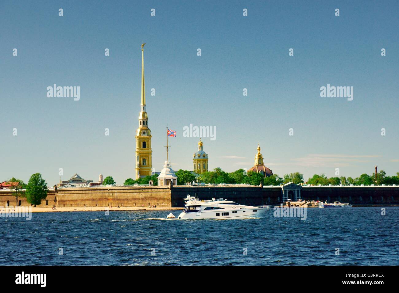 Sankt Petersburg in Russland. Saints Peter and Paul Cathedral innerhalb der Mauern von Peter und Paul Fortress auf Zayachy Insel Stockfoto