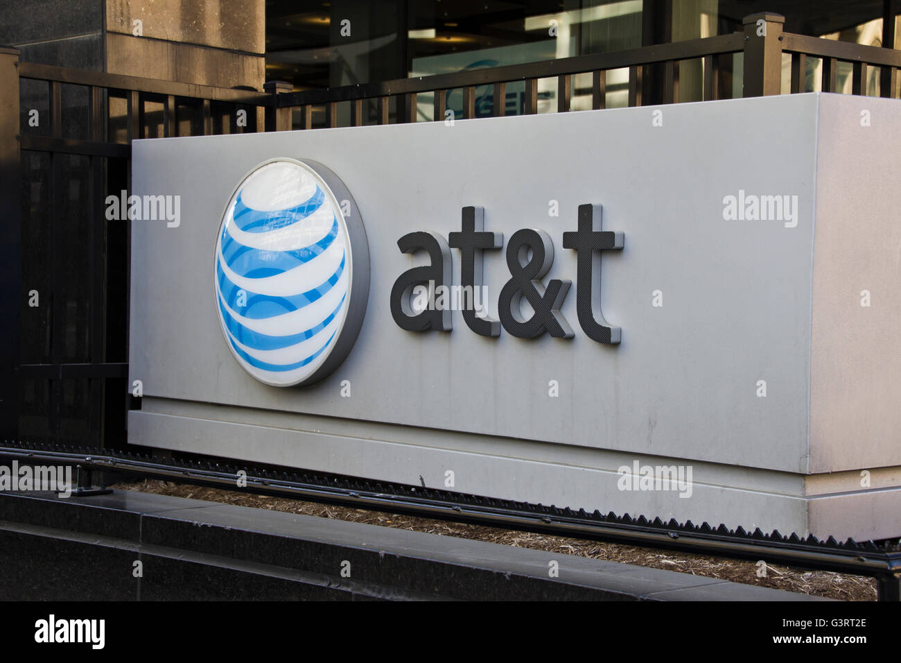 Indianapolis - ca. Oktober 2015: AT&T Indiana Hauptquartier. AT&T Inc. ist eine amerikanische Telecommunications Corporation II Stockfoto