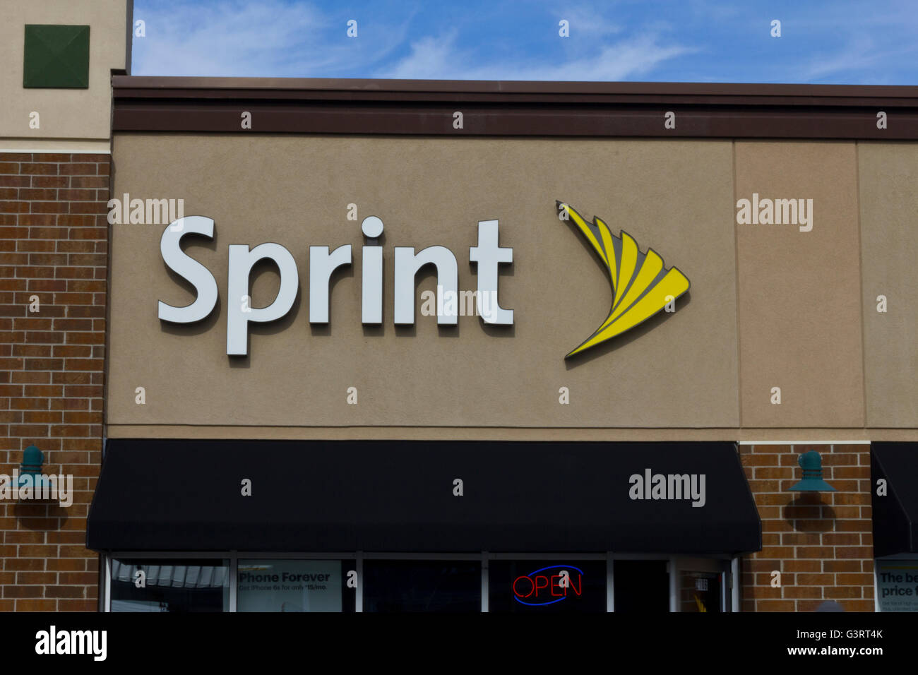 Indianapolis - ca. November 2015: Sprint Wireless Ladengeschäft. Sprint ist ein Anbieter von drahtlosen Pläne Handys ich Stockfoto